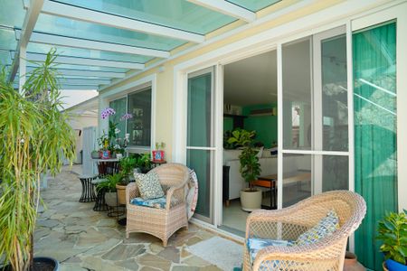 Casa de condomínio à venda com 315m², 4 quartos e 4 vagasVaranda dos Fundos