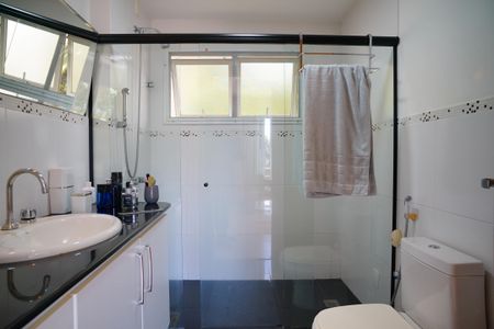 Casa de condomínio à venda com 315m², 4 quartos e 4 vagasBanheiro do Suíte 1