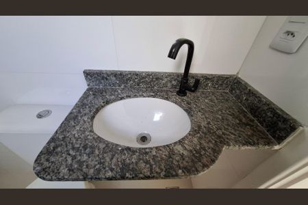Apartamento à venda com 77m², 2 quartos e 1 vaga Apartamento à venda com 77m², 2 quartos e 1 vagaBanheiro