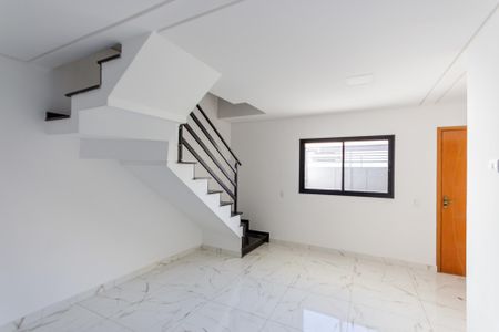 Casa para alugar com 96m², 2 quartos e 1 vaga Casa para alugar com 96m², 2 quartos e 1 vagaSala/Cozinha