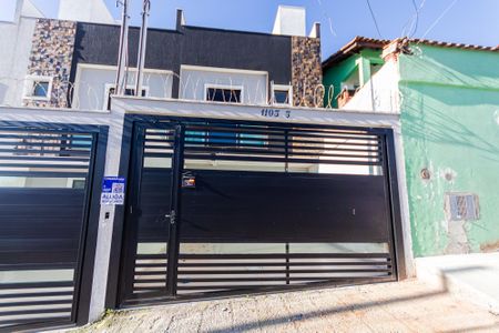 Casa para alugar com 96m², 2 quartos e 1 vaga Casa para alugar com 96m², 2 quartos e 1 vagaFachada
