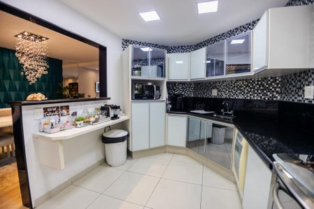 Apartamento à venda com 170m², 2 quartos e 3 vagasCozinha