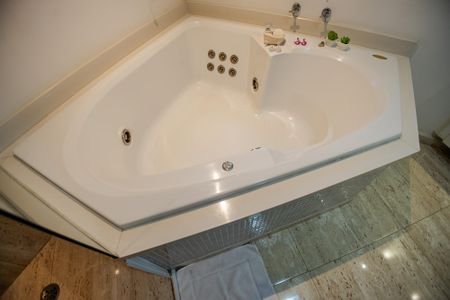 Apartamento à venda com 170m², 2 quartos e 3 vagasBanheira