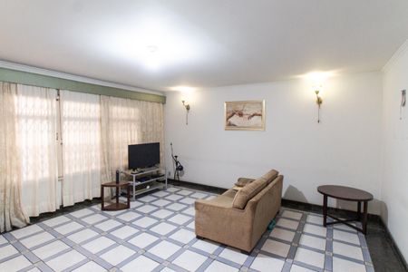 Casa à venda com 310m², 3 quartos e 4 vagasSala