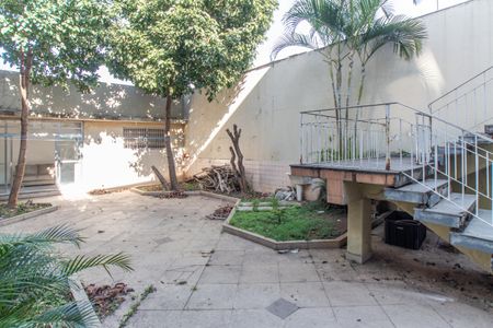 Casa à venda com 310m², 3 quartos e 4 vagasQuintal