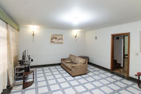 Casa à venda com 310m², 3 quartos e 4 vagasSala