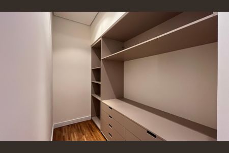 Apartamento à venda com 180m², 3 quartos e 2 vagasCloset da suíte 2