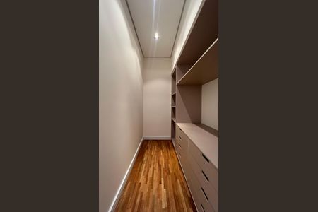 Apartamento à venda com 180m², 3 quartos e 2 vagasCloset da suíte 2
