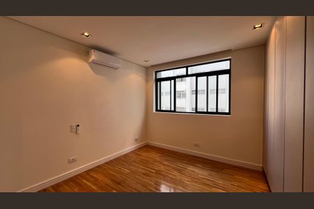 Apartamento à venda com 180m², 3 quartos e 2 vagasSuite1