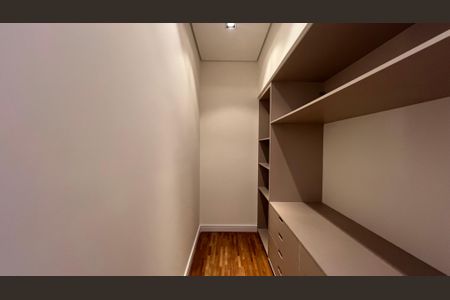 Apartamento à venda com 180m², 3 quartos e 2 vagasCloset da suíte 2