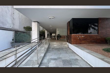 Apartamento à venda com 180m², 3 quartos e 2 vagasEntrada