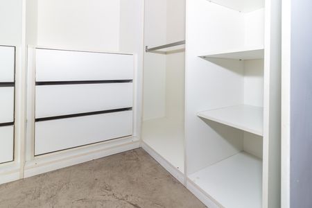Apartamento para alugar com 70m², 2 quartos e 1 vaga Apartamento para alugar com 70m², 2 quartos e 1 vagaCloset do quarto 1
