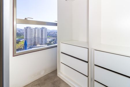 Apartamento para alugar com 70m², 2 quartos e 1 vaga Apartamento para alugar com 70m², 2 quartos e 1 vagaCloset do quarto 1
