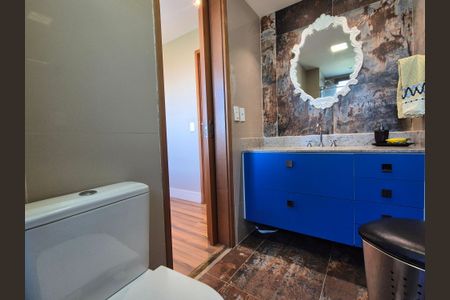 Apartamento à venda com 235m², 2 quartos e 2 vagasBanheiro da Suíte 1