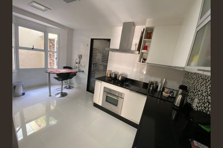 Casa à venda com 170m², 3 quartos e 3 vagasCozinha