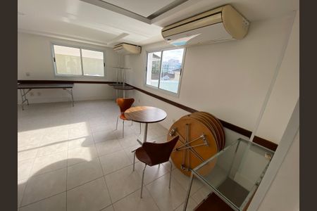 Casa à venda com 170m², 3 quartos e 3 vagasÁrea comum - Salão de festas