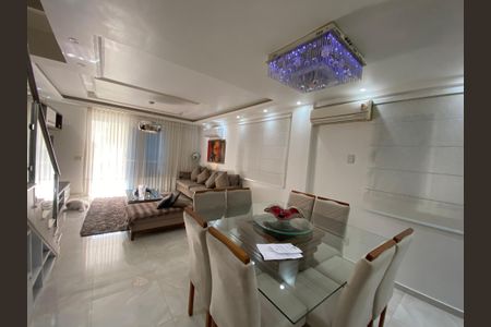 Casa à venda com 170m², 3 quartos e 3 vagasSala