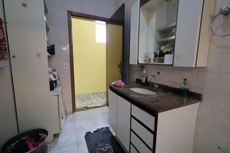 Casa para alugar com 320m², 4 quartos e 2 vagas Casa para alugar com 320m², 4 quartos e 2 vagasBanheiro 2