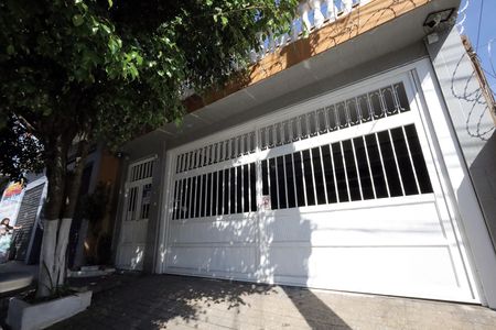 Casa para alugar com 320m², 4 quartos e 2 vagas Casa para alugar com 320m², 4 quartos e 2 vagasFachada