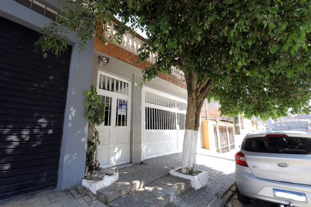 Casa para alugar com 320m², 4 quartos e 2 vagas Casa para alugar com 320m², 4 quartos e 2 vagasFachada