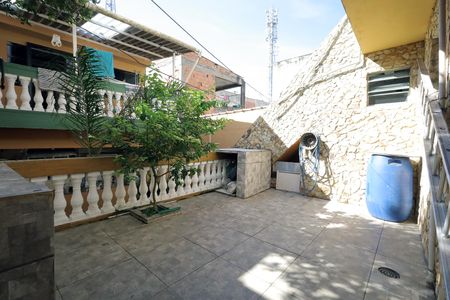 Casa para alugar com 320m², 4 quartos e 2 vagas Casa para alugar com 320m², 4 quartos e 2 vagasQuintal