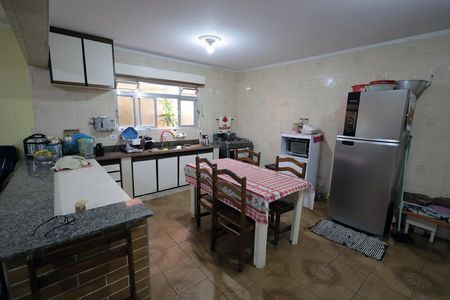 Casa para alugar com 320m², 4 quartos e 2 vagas Casa para alugar com 320m², 4 quartos e 2 vagasCozinha
