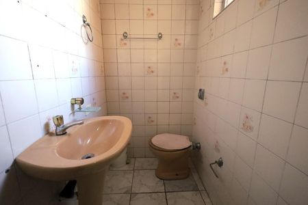 Casa para alugar com 320m², 4 quartos e 2 vagas Casa para alugar com 320m², 4 quartos e 2 vagasBanheiro Suíte 2
