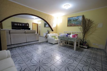 Casa para alugar com 320m², 4 quartos e 2 vagas Casa para alugar com 320m², 4 quartos e 2 vagasSala