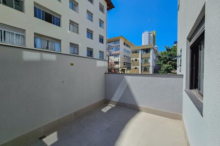Apartamento à venda com 108m², 2 quartos e 2 vagasVaranda