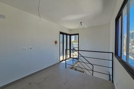 Apartamento à venda com 115m², 2 quartos e 2 vagasCobertura