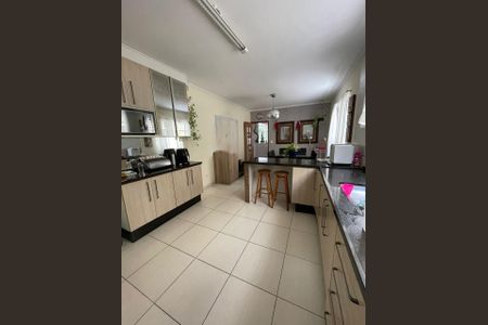 Casa à venda com 100m², 3 quartos e 2 vagas Casa à venda com 100m², 3 quartos e 2 vagasCozinha