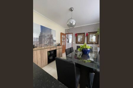 Casa à venda com 100m², 3 quartos e 2 vagas Casa à venda com 100m², 3 quartos e 2 vagasSala