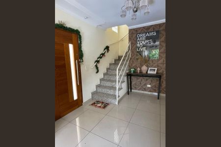 Casa à venda com 100m², 3 quartos e 2 vagas Casa à venda com 100m², 3 quartos e 2 vagasSala