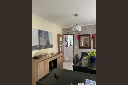 Casa à venda com 100m², 3 quartos e 2 vagas Casa à venda com 100m², 3 quartos e 2 vagasSala