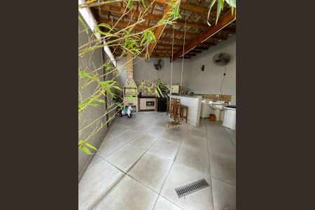 Casa à venda com 100m², 3 quartos e 2 vagas Casa à venda com 100m², 3 quartos e 2 vagasÁrea Externa