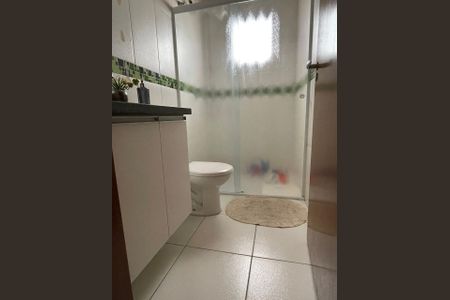 Casa à venda com 100m², 3 quartos e 2 vagas Casa à venda com 100m², 3 quartos e 2 vagasBanheiro