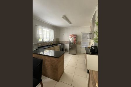 Casa à venda com 100m², 3 quartos e 2 vagas Casa à venda com 100m², 3 quartos e 2 vagasCozinha