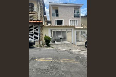 Casa à venda com 100m², 3 quartos e 2 vagas Casa à venda com 100m², 3 quartos e 2 vagasFachada