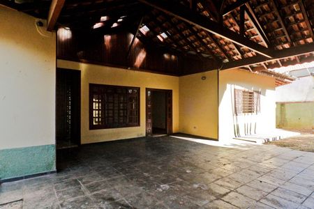 Casa à venda com 3825m², 3 quartos e 6 vagasÁrea externa