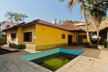 Casa à venda com 3825m², 3 quartos e 6 vagasÁrea externa