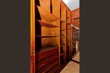 Casa à venda com 3825m², 3 quartos e 6 vagasSuíte