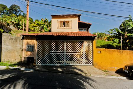 Casa à venda com 3825m², 3 quartos e 6 vagasFachada