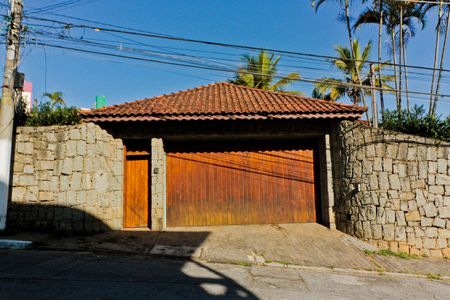 Casa à venda com 3825m², 3 quartos e 6 vagasFachada