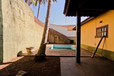 Casa à venda com 3825m², 3 quartos e 6 vagasÁrea externa