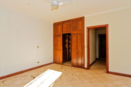 Casa à venda com 3825m², 3 quartos e 6 vagasSuíte