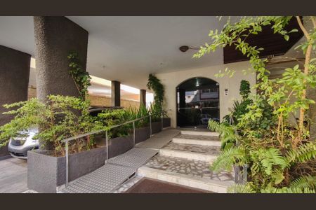 Apartamento à venda com 72m², 2 quartos e 1 vagaFachada e portaria