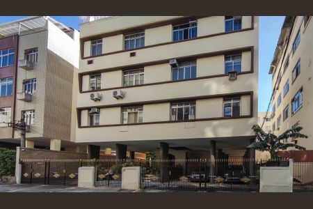 Apartamento à venda com 72m², 2 quartos e 1 vagaFachada e portaria