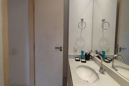 Apartamento à venda com 81m², 2 quartos e 2 vagasBanheiro da Suíte 2