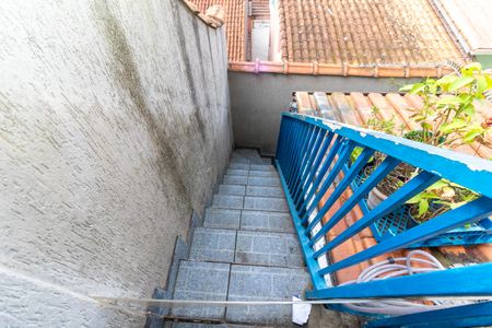 Casa à venda com 180m², 3 quartos e 3 vagasEscada de acesso á garagem