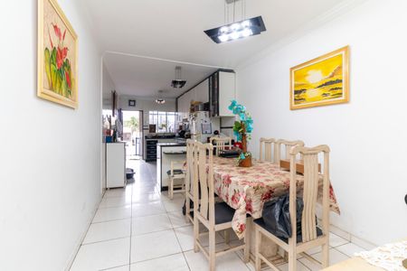 Casa à venda com 180m², 3 quartos e 3 vagasSala